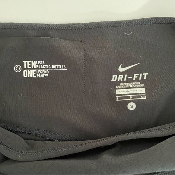 Nike Capri Black workout pants, size S, back stitching, inside pocket - Picture 5 of 6